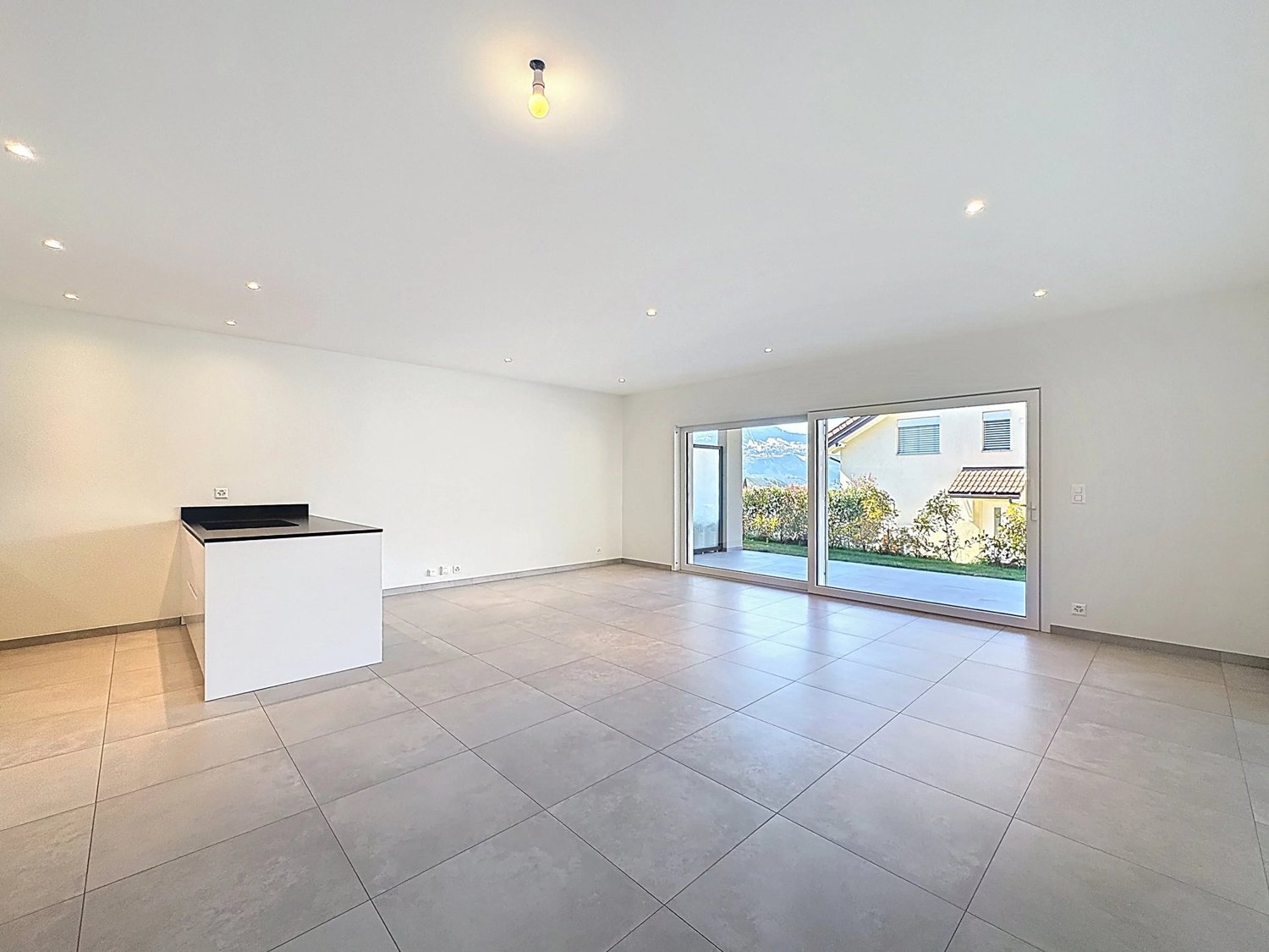 Vaste 3.5 pièces avec terrasse et jardin - Bild 3