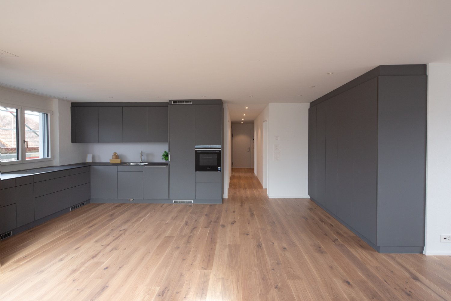 Exklusives Wohnerlebnis am Achenberg: Erstvermietung im Eigentumsstandard - Küche & Wohn-Essbereich 3