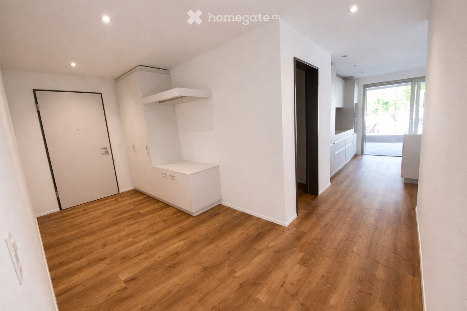 Grossflächige moderne Wohnung mit verglaster Terrasse - Bild 3