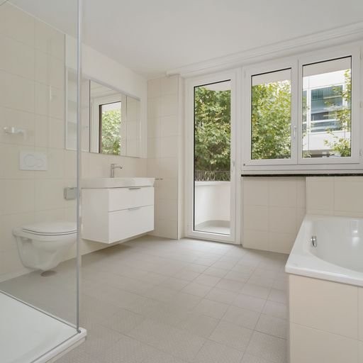 4.5-Zimmer-Wohnung mit vier Balkone im Zentrum von Biel zu vermieten - 21251.2022 salle de bain (2)