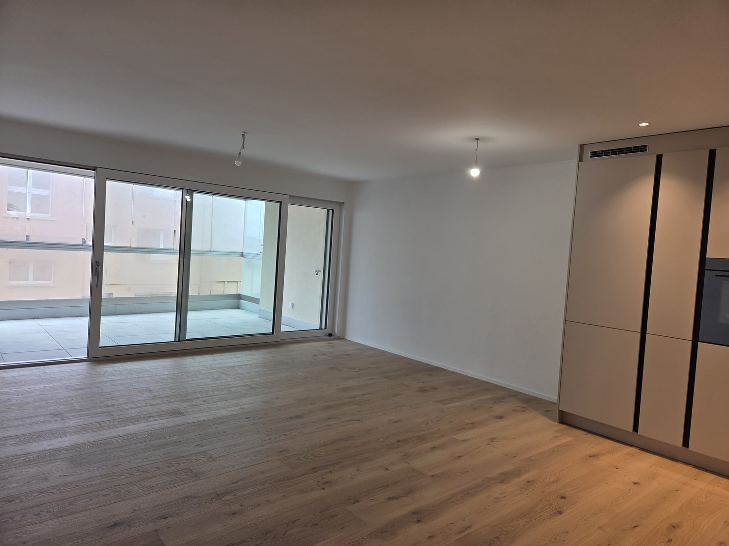 Moderne 3.5 Zimmer Neubau-Wohnung in ruhiger Lage - Bild 1