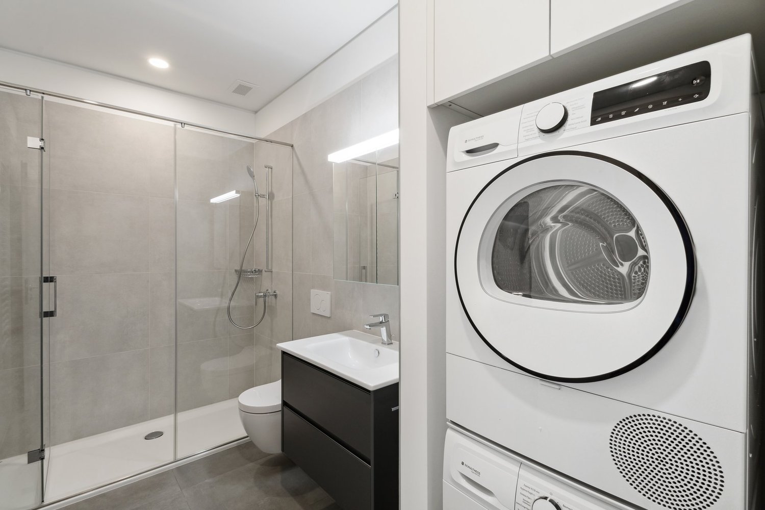 Luminoso e moderno monolocale con ampia visita - Bad