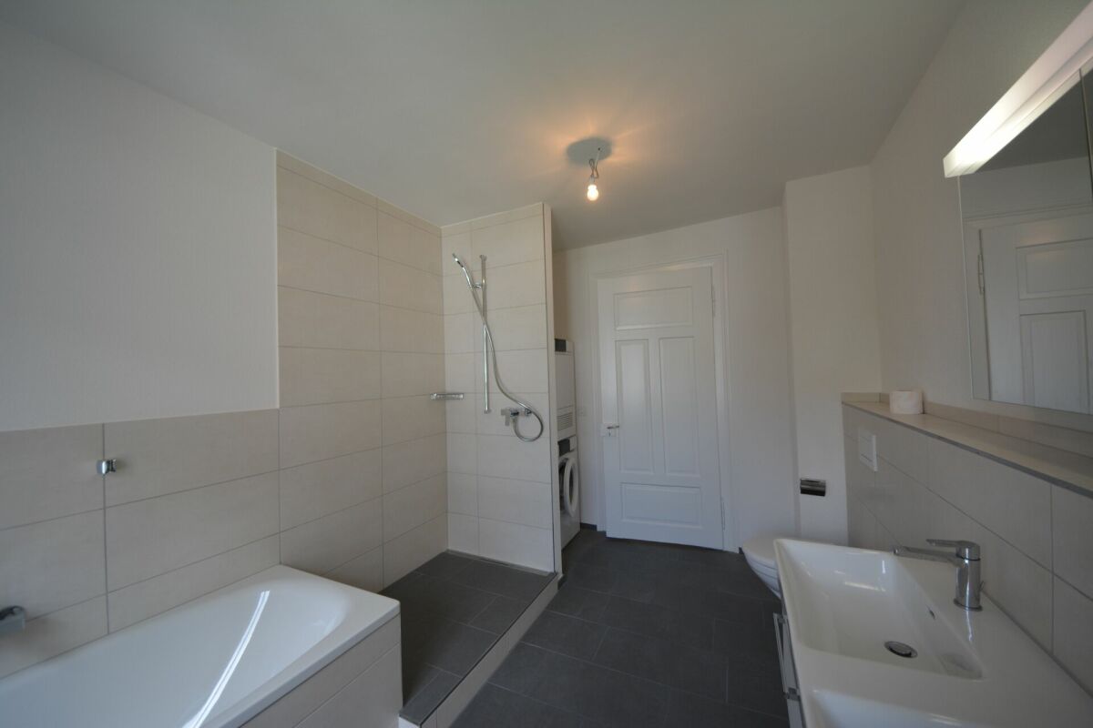 Erstbezug: Neu ausgebaute Wohnung in charmantem Altbau - Bild 9