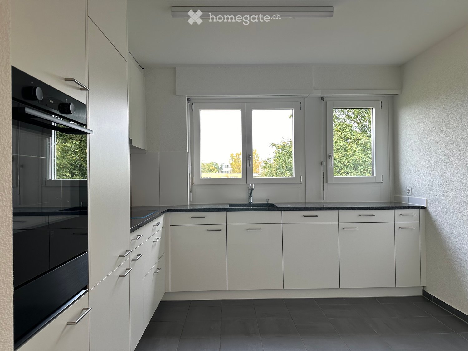 Moderne 4-Zimmer-Wohnung mit Balkon mit Blick ins Grüne - Bild 1