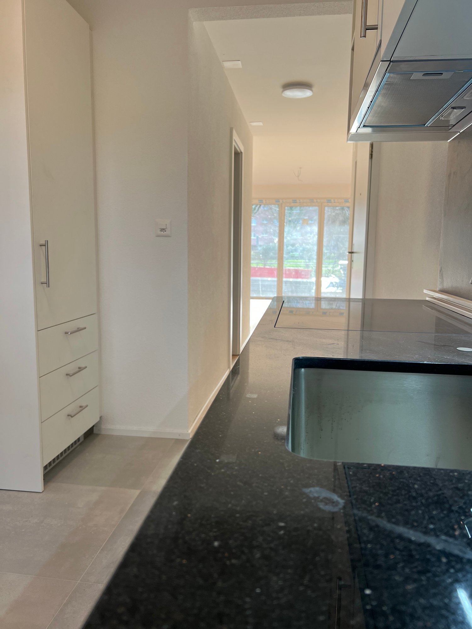 NEUWERTIGE totalsanierte 1.5-Zimmerwohnungen mit Terrasse in Nidau - Bild 3