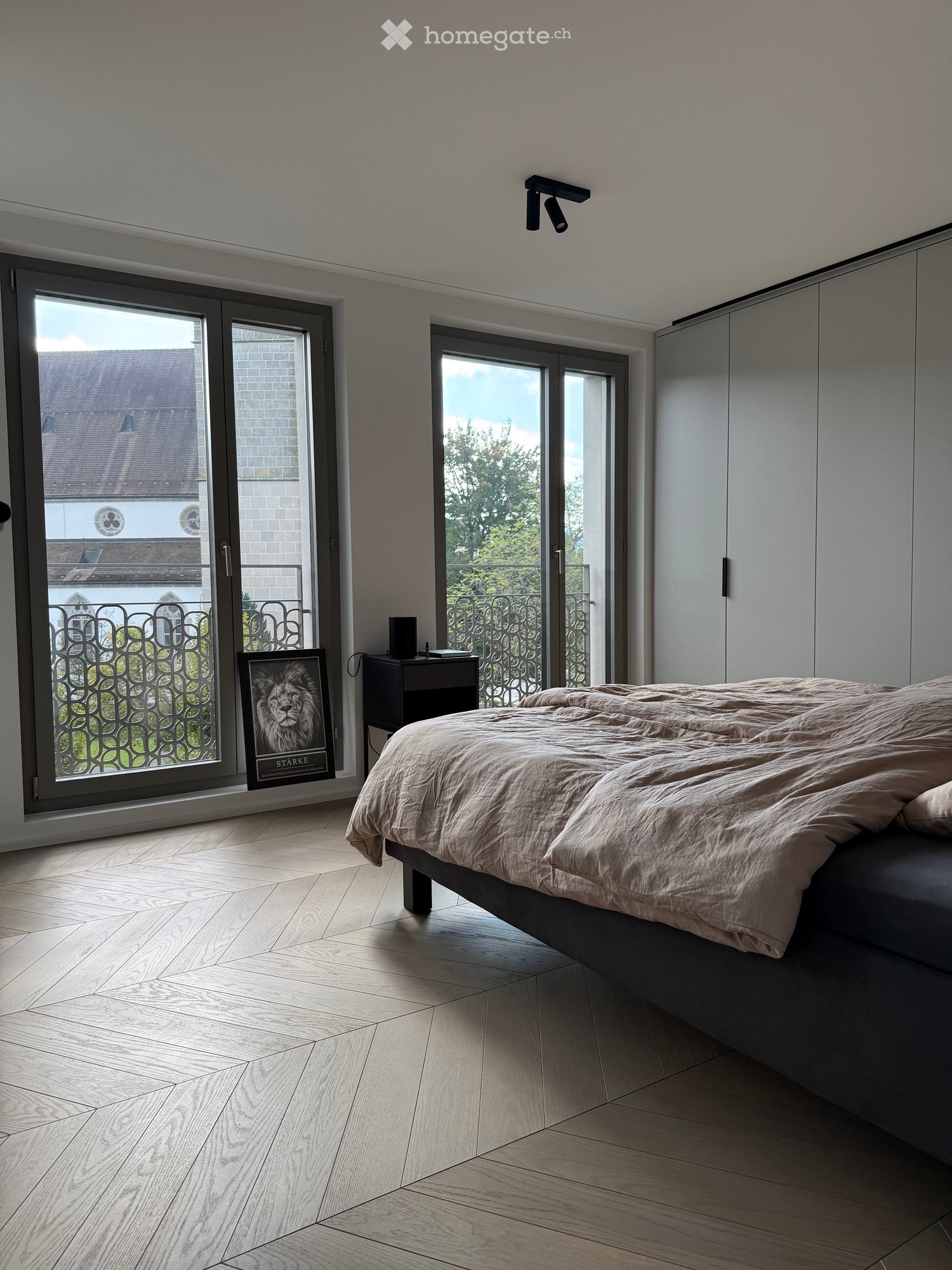 Moderne 2.5-Zimmer-Neubau-Wohnung mit Bergblick in Oberägeri - Bild 10