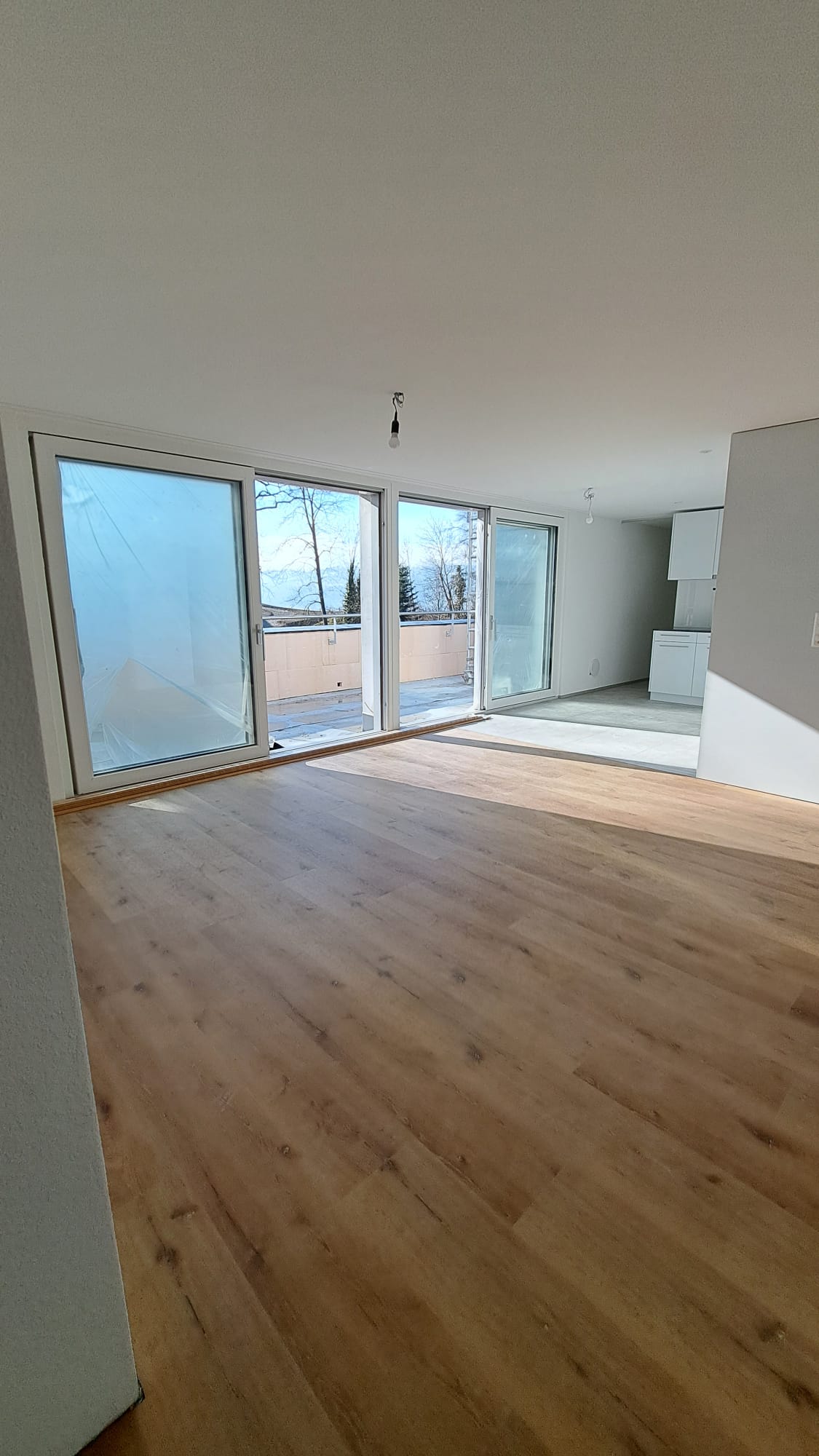 Moderne Terrassenwohnung und Garage in Hitzkirch - Bild 6