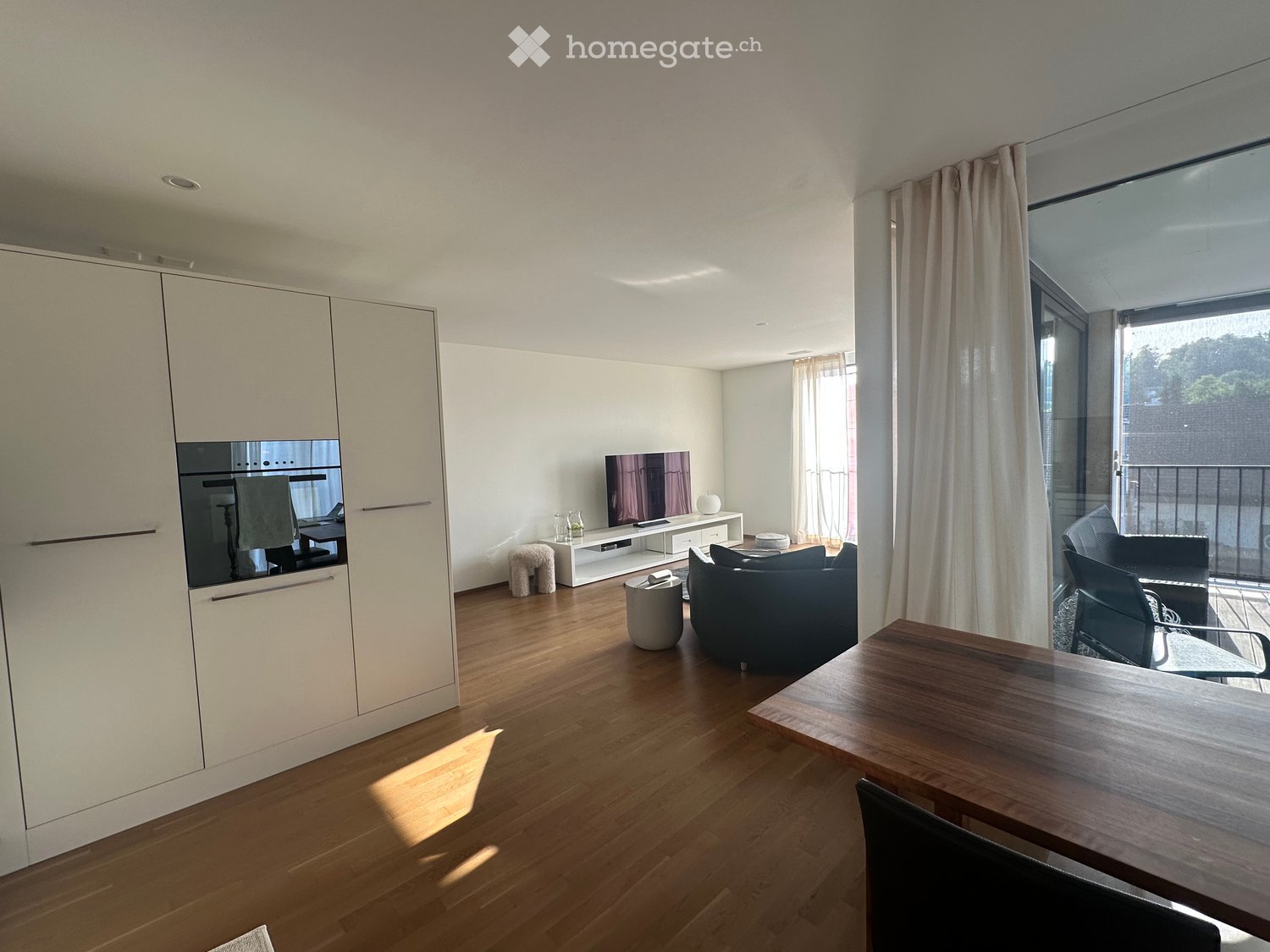 Moderne 3.5-Zimmer-Wohnung mit Balkon und schöner Aussicht in Bottmingen - Bild 3