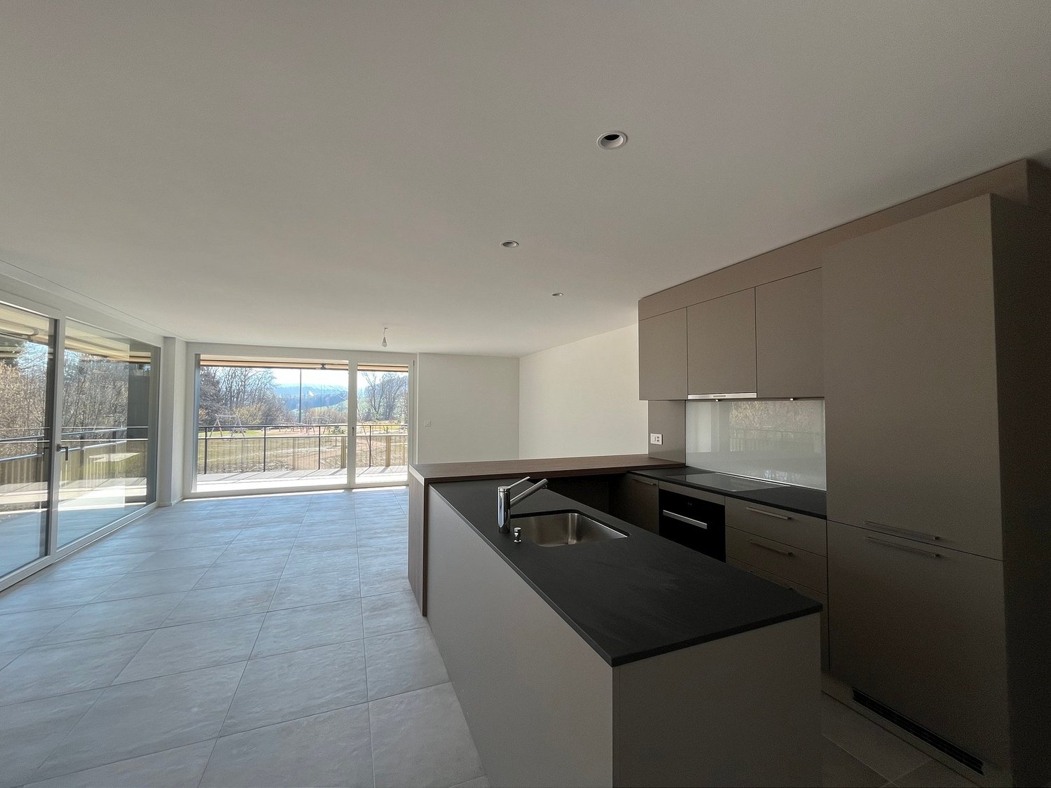 05642 - Appart. 4½ PCES - IMP. CHAMP-RIOND 14 - MATRAN - Bild 1