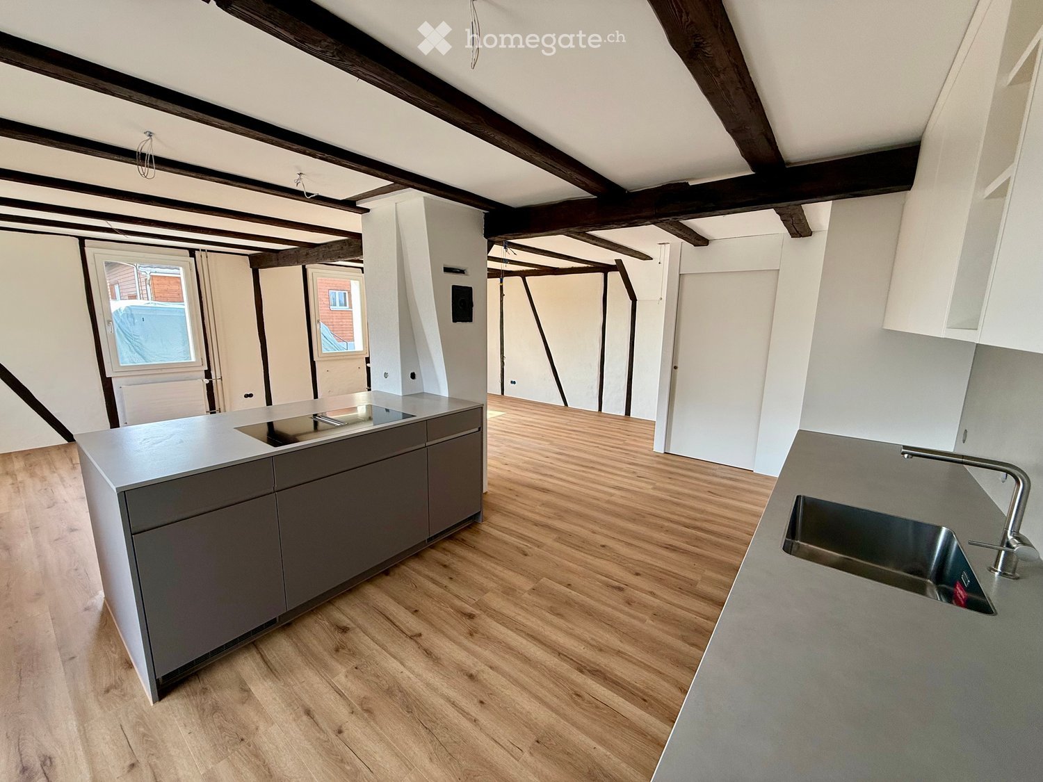 Kernsaniertes 5.5 Zimmer Haus mit 145 m² und Parkplätzen - Bild 3