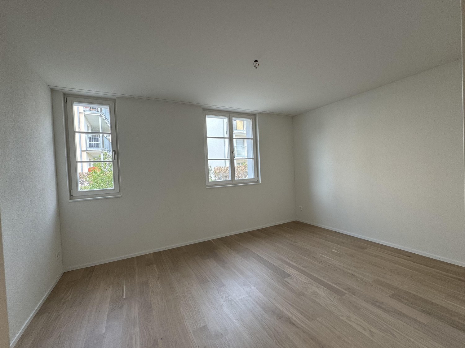 Moderne 3.5-Zimmer-Neubauwohnung im Erdgeschoss in Nürensdorf - Bild 6