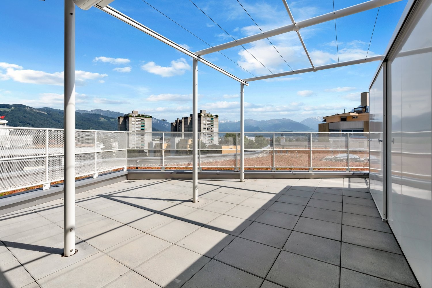 Aussergewöhnlicher Wohnkomfort vereint mit bevorzugter Lage - 240730_153031_DRM1394