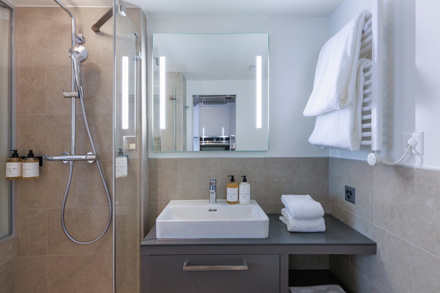 Studio moderne et lumineux au cœur de Genève - Bild 6