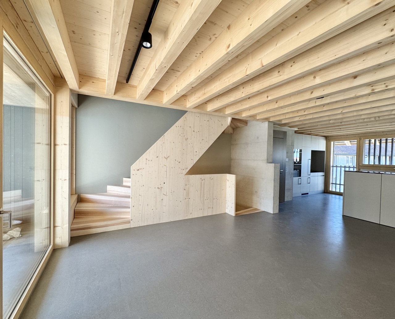 3.5 Zimmer Haus angebaut, Lift, Top Ausbau - Bild 1