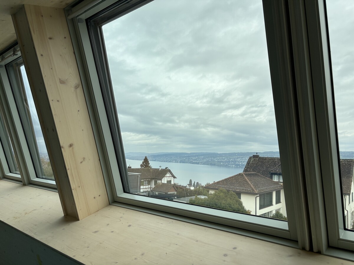 Erstvermietung: Atelier-Haus im Garten an sonniger ruhiger Lage - Fantastischer Seeblick aus Dachzimmer