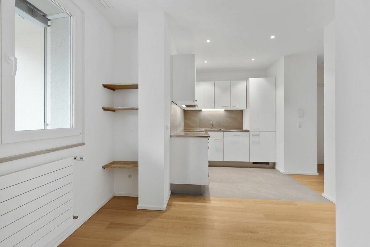 Moderne 2 1/2-Zimmer-Wohnung in kernsaniertem Mehrfamilienhaus Nähe Kronenplatz - Bild 9