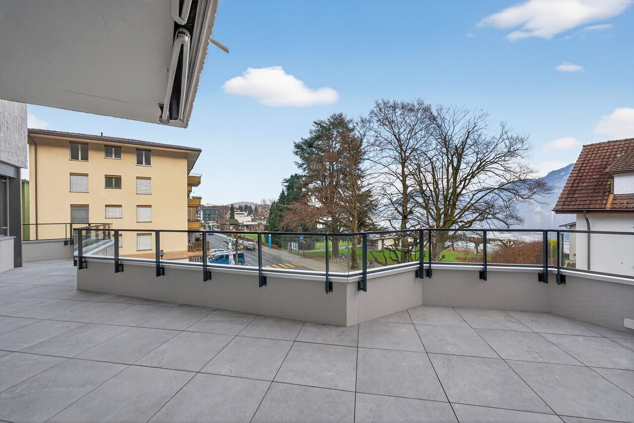 Erstvermietung: Kernsarnierte 3.5-Zimmer-Wohnung mit Berg & Seeblick - Bild 4