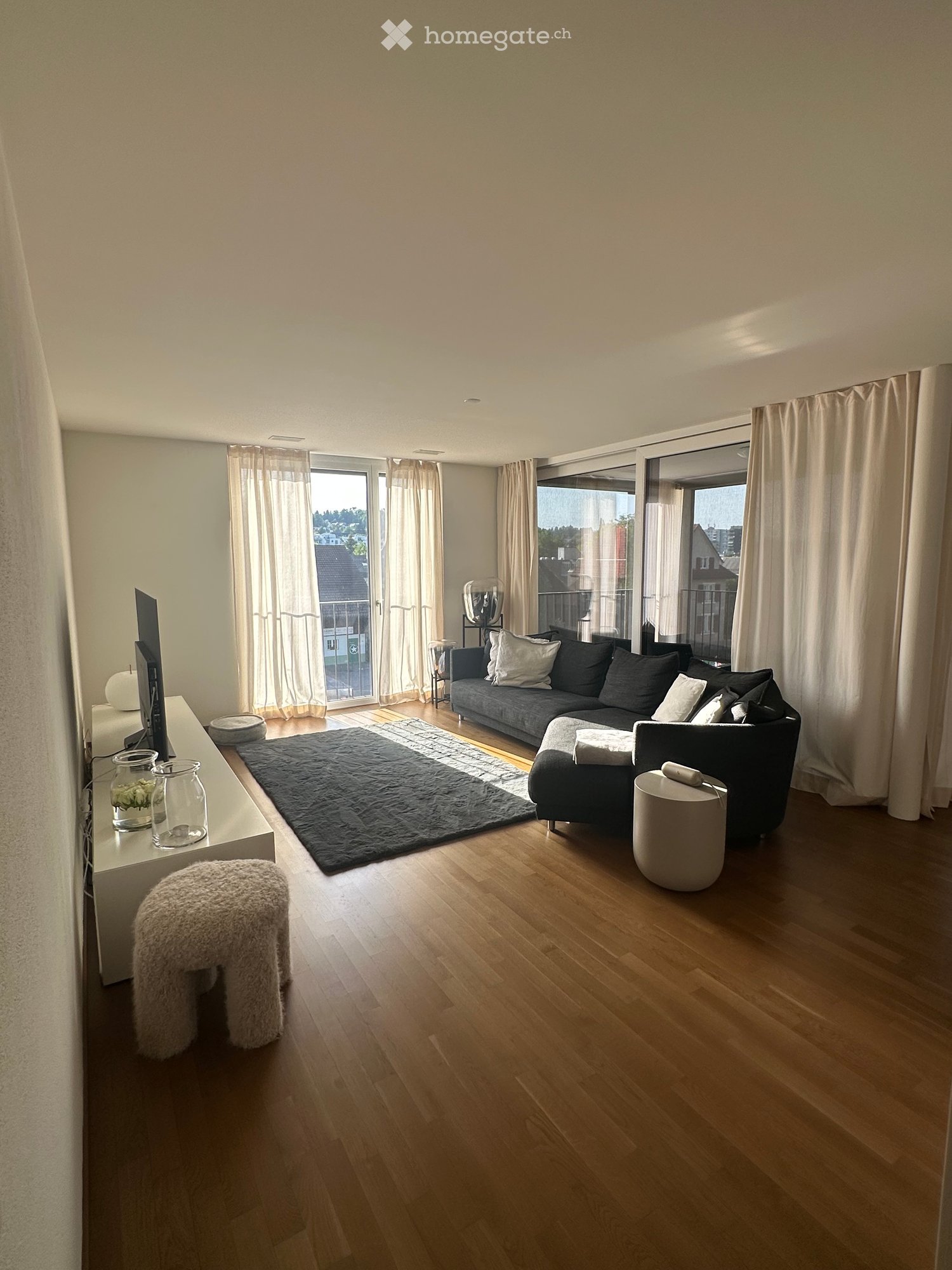 Moderne 3.5-Zimmer-Wohnung mit Balkon und schöner Aussicht in Bottmingen - Bild 2
