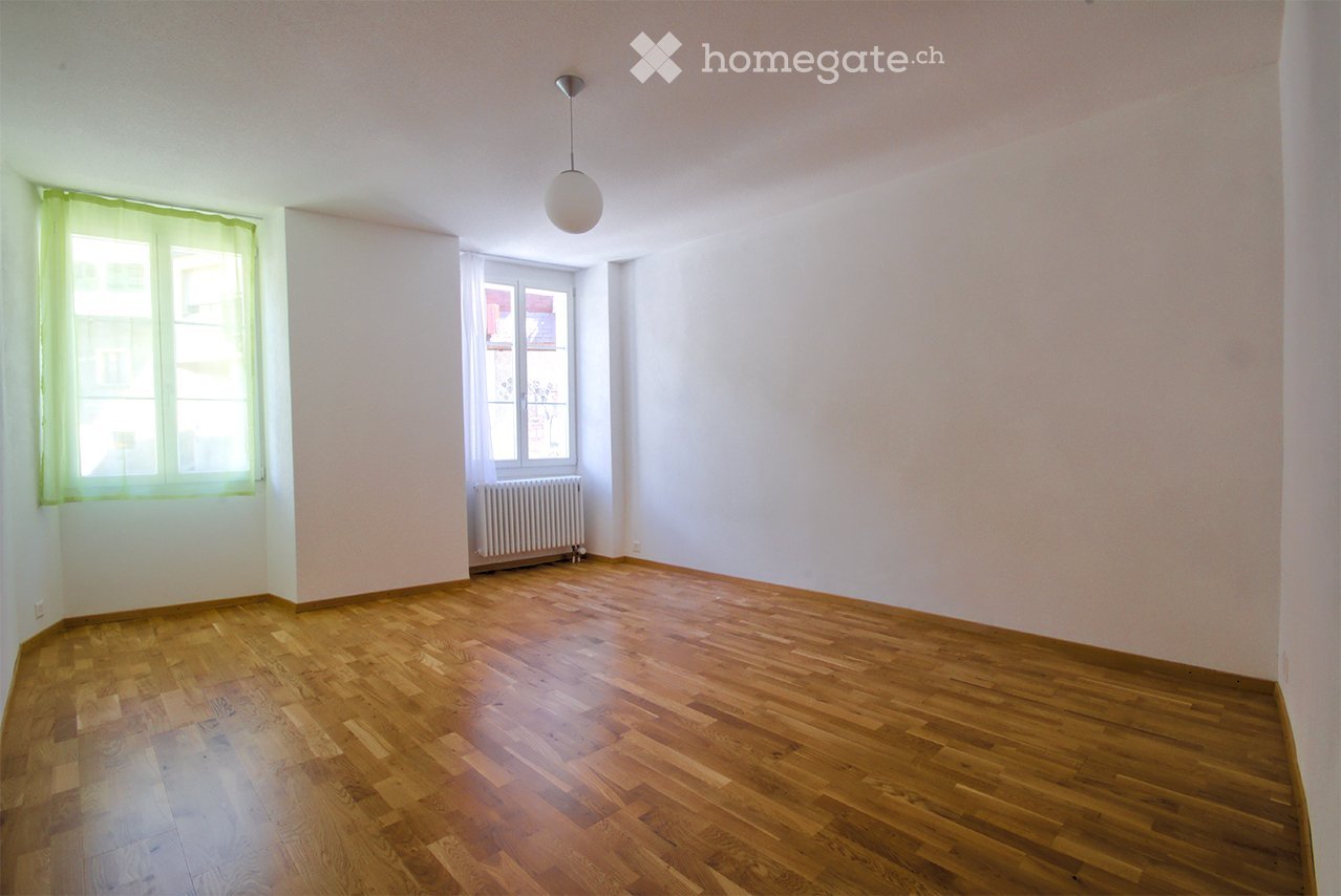 Grosse, helle 2 1/2 ZW im Zentrum von Leuk inkl. PP + NK - Bild 3