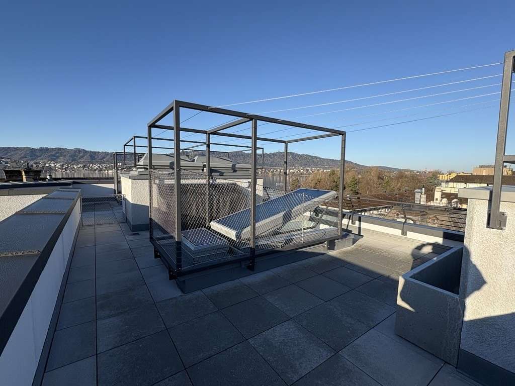 Exklusive Dachwohnung mit privater Terrasse und Seeblick im Zürcher Seefeld - Terrasse