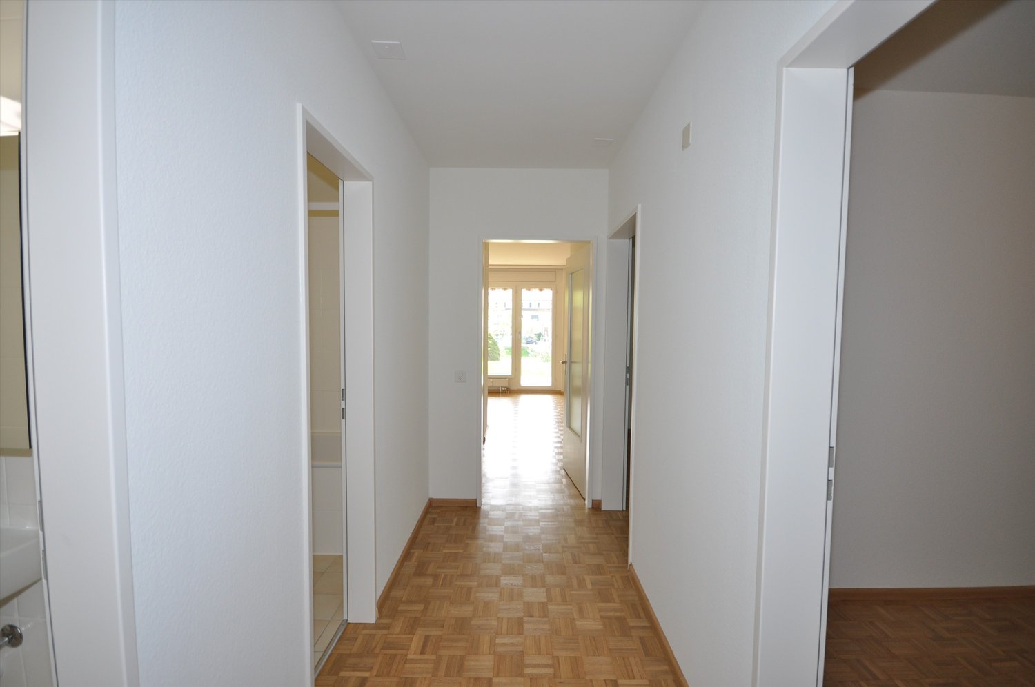 Wohnen am Weidenweg: Licht, Parkett und Ihr eigener Gartenanteil - Diverse