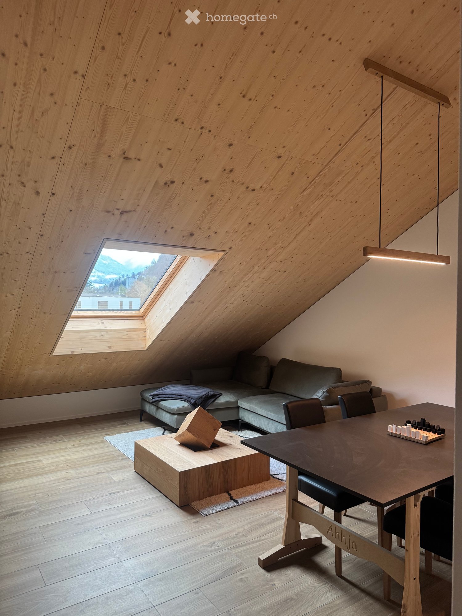 Moderne 2.5-Zimmer-Dachwohnung mit Bergblick in Trübbach - Bild 1