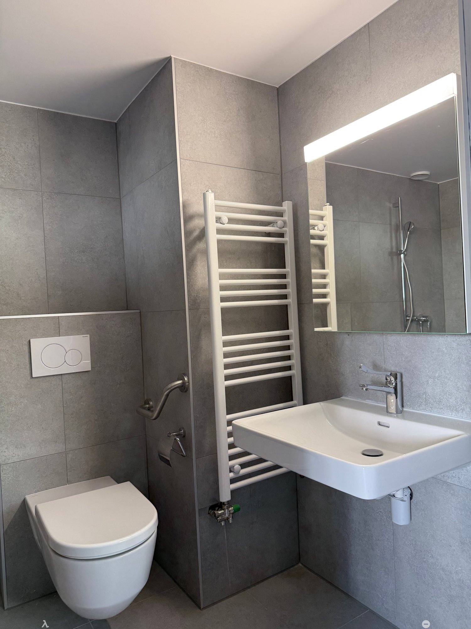 Neu sanierte, rollstuhlgerechte 1.5-Zimmerwohnung mit Terrasse im beliebten Gurzelenquartier Biel - Bild 4