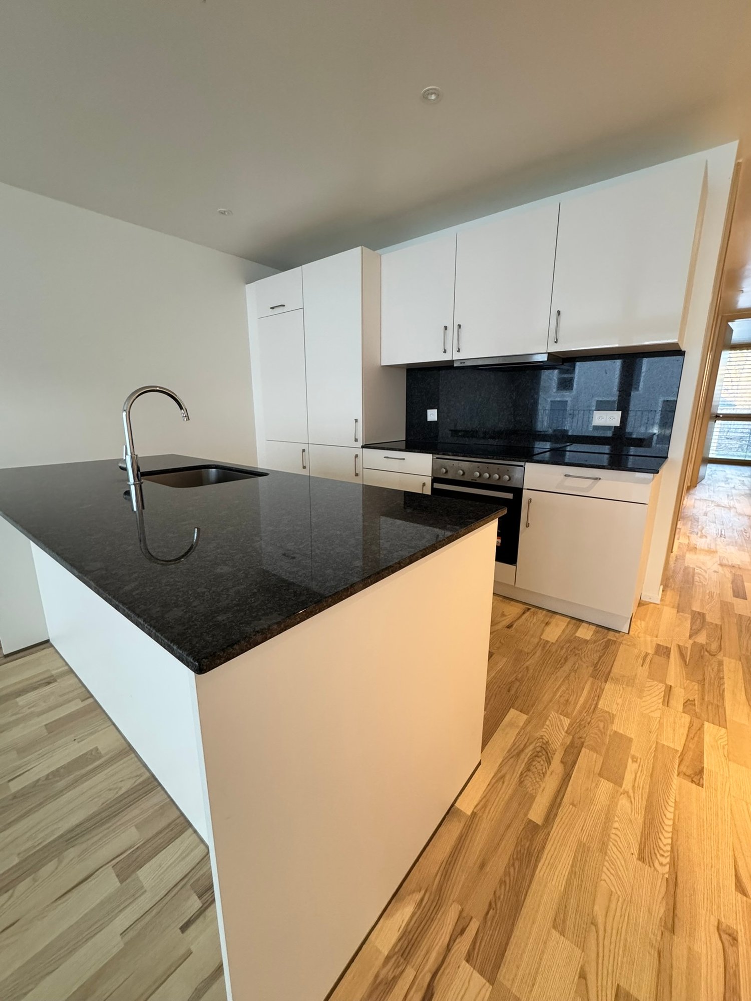 Moderne 3.5-Zimmerwohnung mit Balkon - Bild 1