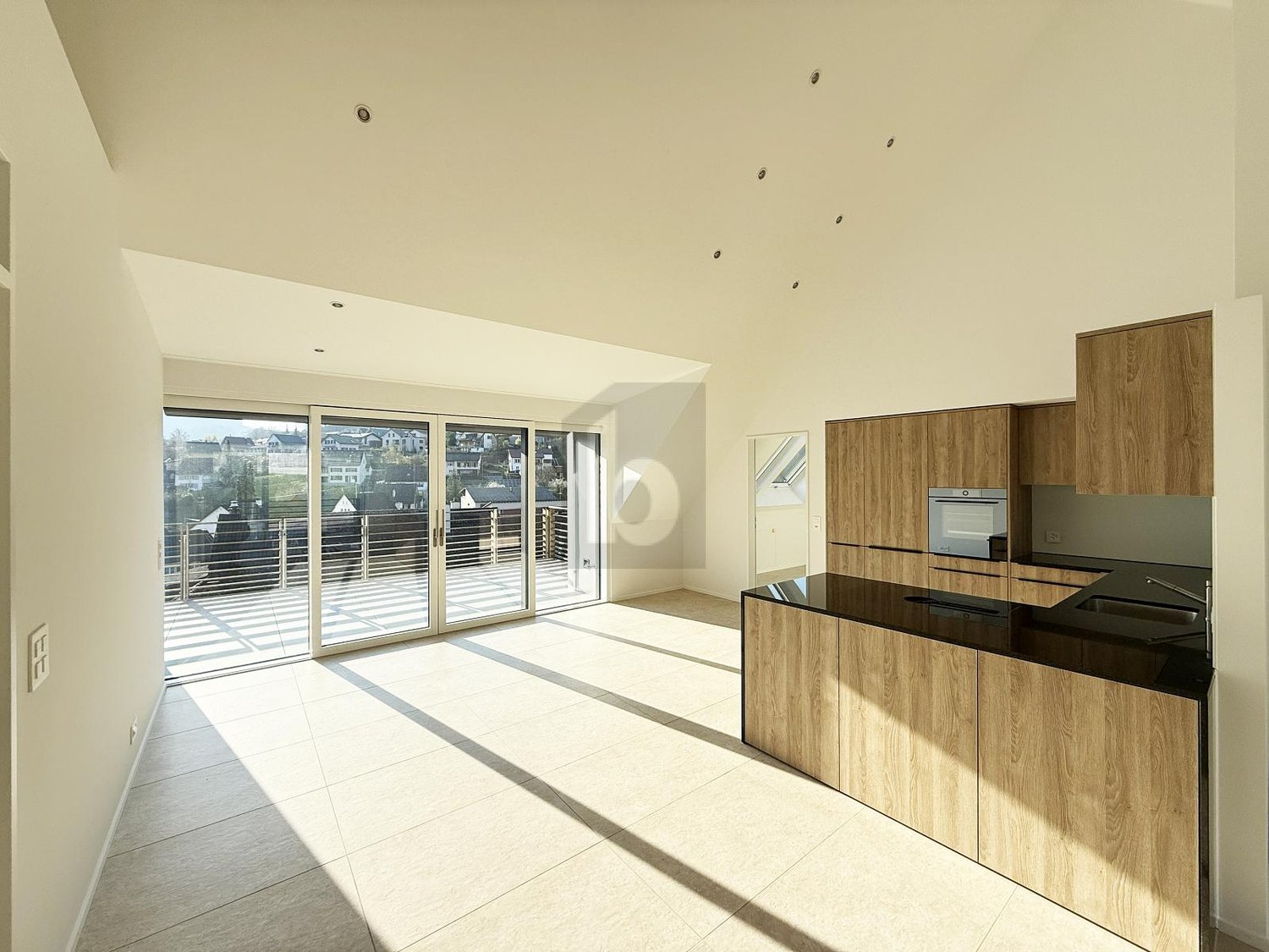 ERSTBEZUG - MIT GALERIE, 3 BALKONEN & JURABLICK - Bild 1