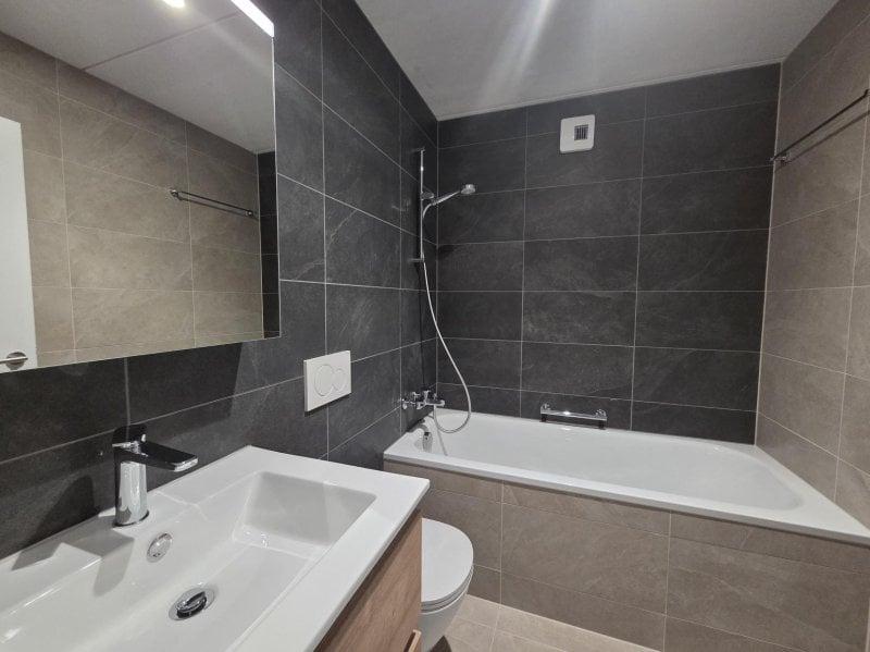 07738 - Appartement 3.5 pièces - Ch. du Verger 4 - Collombey - Salle de bains avec baignoire