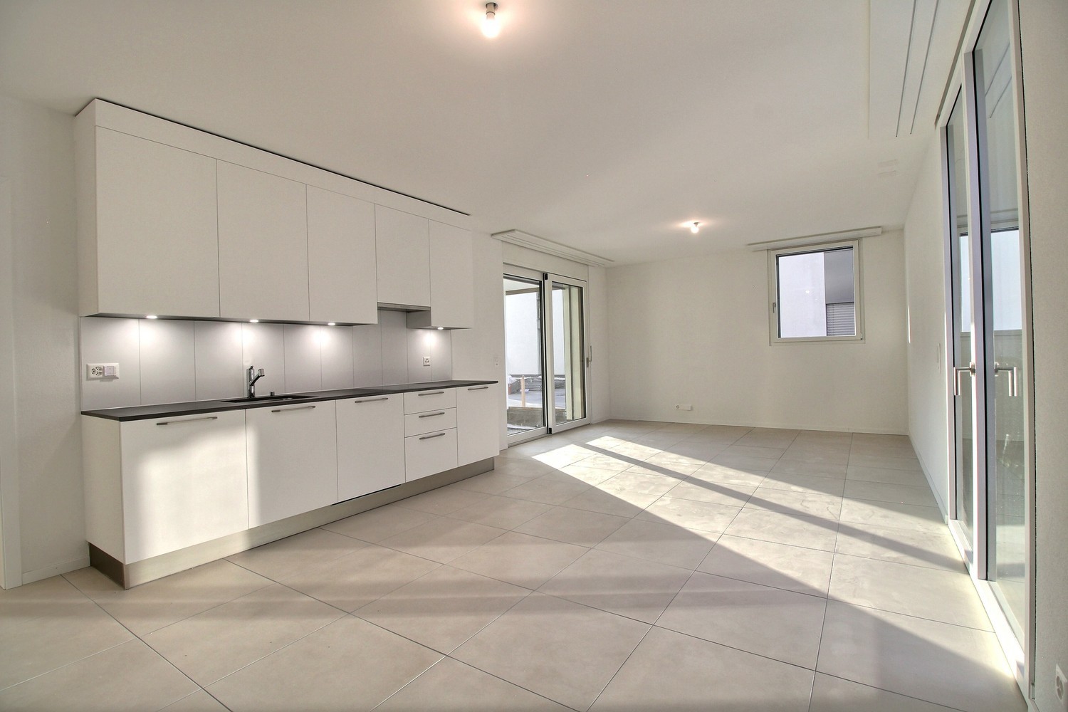 Charmant appartement de 2.5 pièces au rez-de-chaussée ! - Séjour