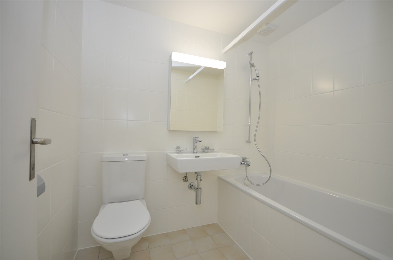 Wohnen am Weidenweg: Licht, Parkett und Ihr eigener Gartenanteil - Bad