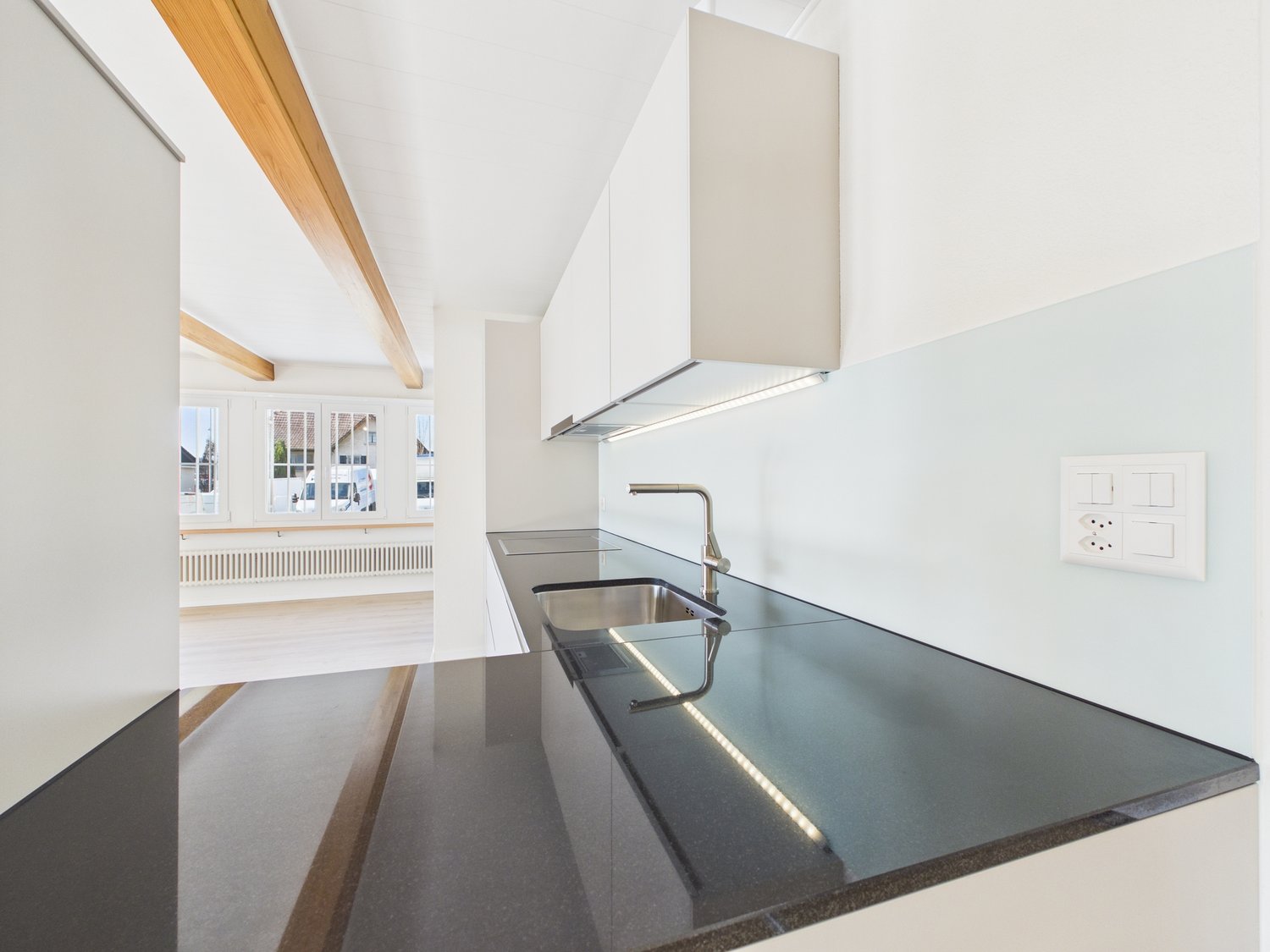 Stilvoll kernsanierte 3.5-Zimmer-Wohnung mit Gartenmitbenutzung - Bild 5