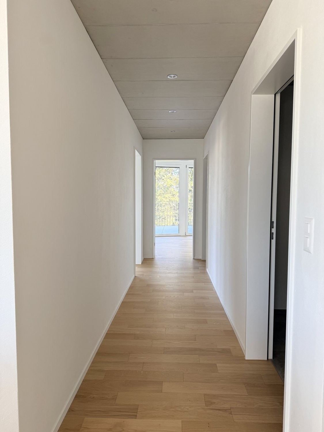 Modernes Attikawohnen im Neubau - 4.5 Zimmer mit riesiger Terrasse - Korridor