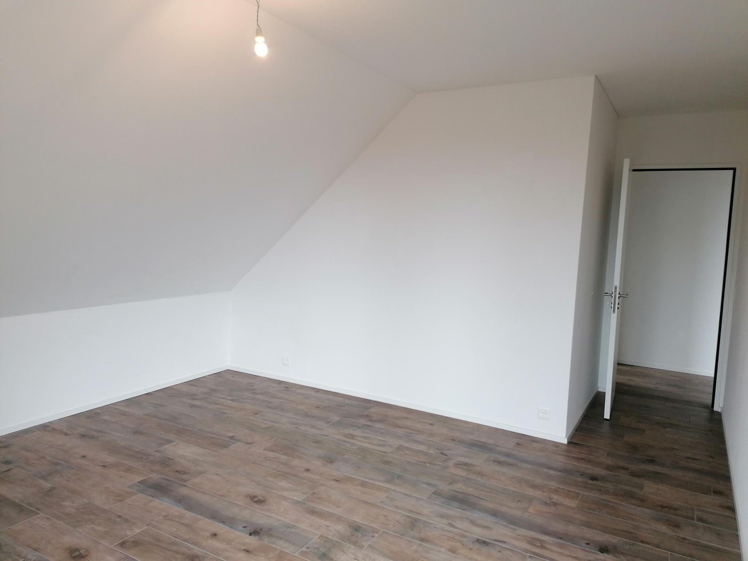 Wunderschöne moderne Dachgeschosswohnung - Zimmer