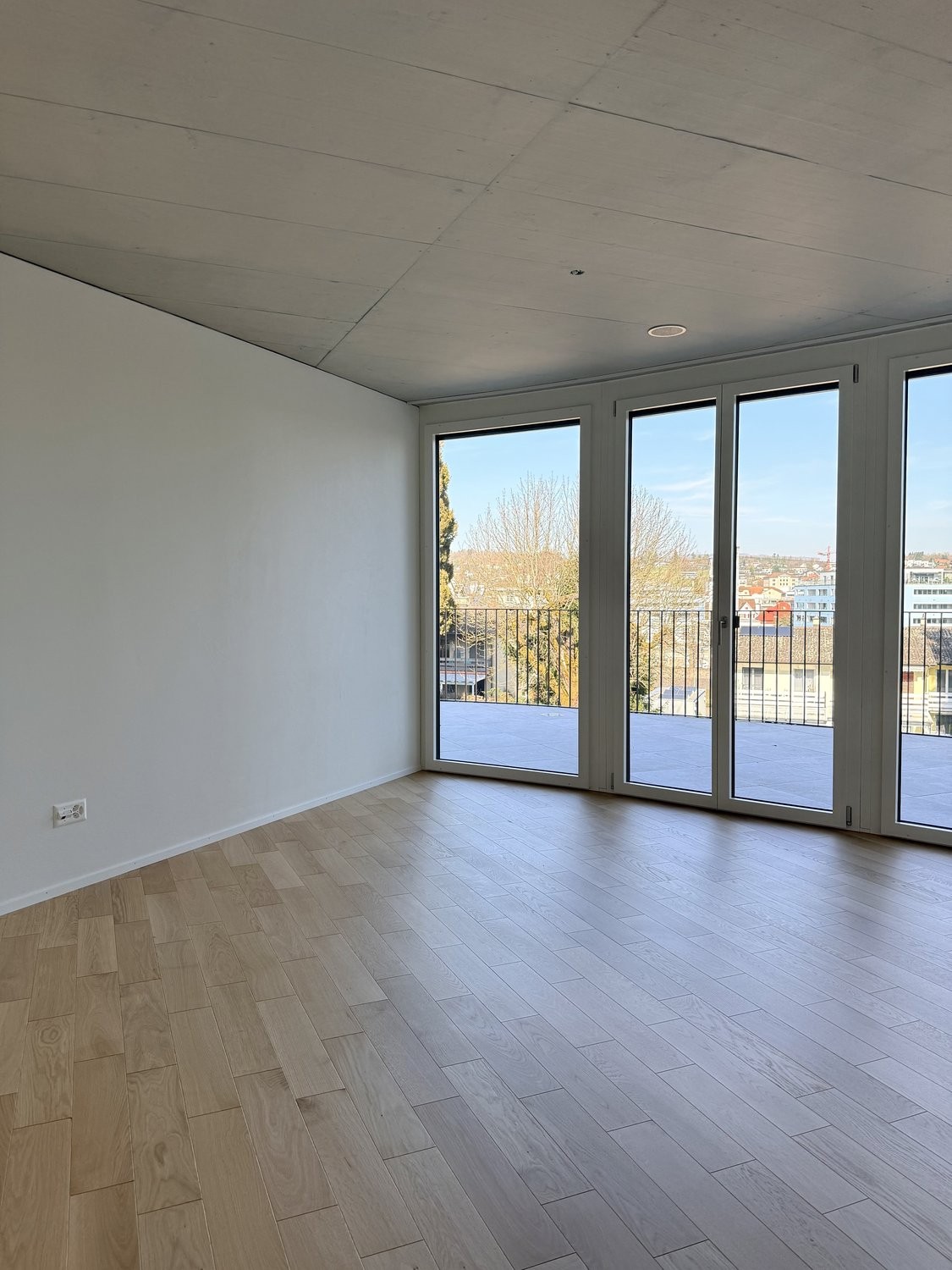Modernes Attikawohnen im Neubau - 4.5 Zimmer mit riesiger Terrasse - Zimmer Mitte