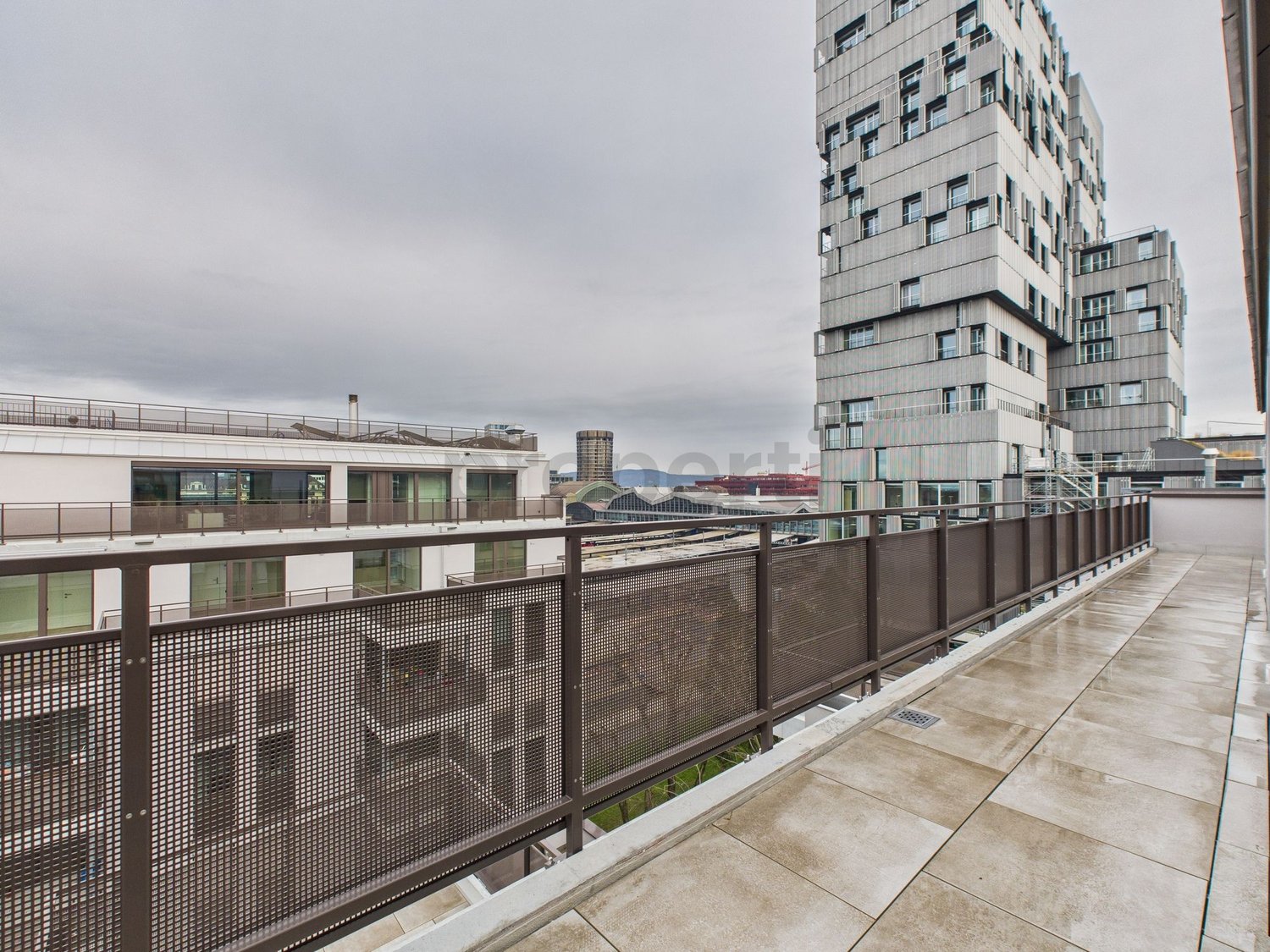 Moderne 3.5-Zimmer-Attikawohnung in Basel - Image 11