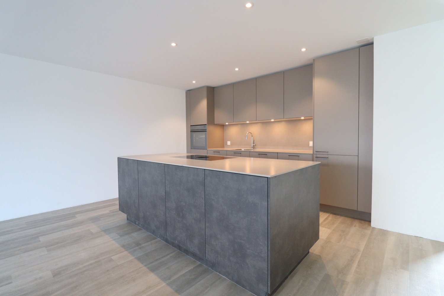 NEUBAU 4.5-Zimmer Attikawohnung mit weitläufiger Terrasse - Bild 1