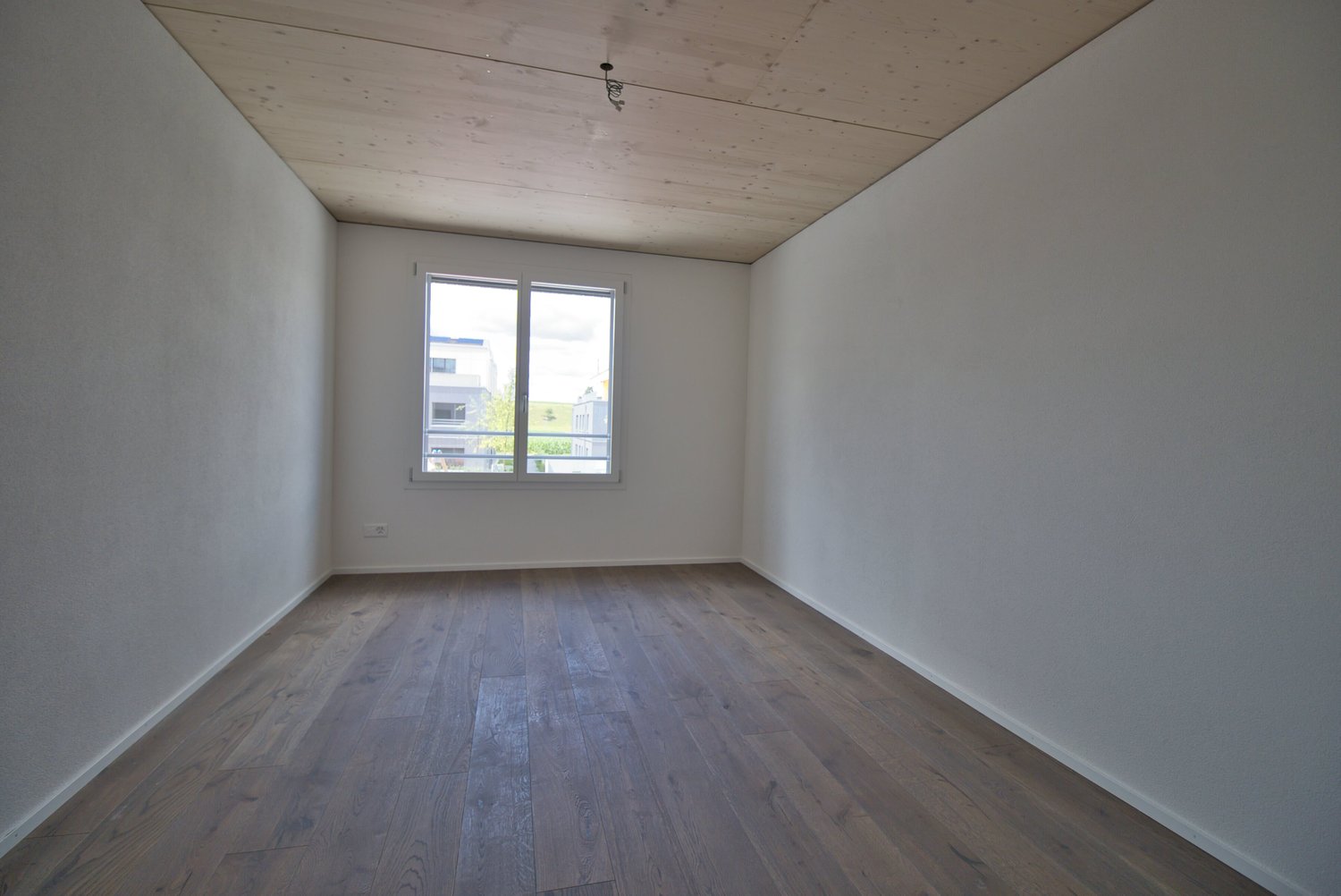 Grosszügige 2.5-Zimmer-Wohnung mit grossem gedeckten Sitzplatz - Bild 5