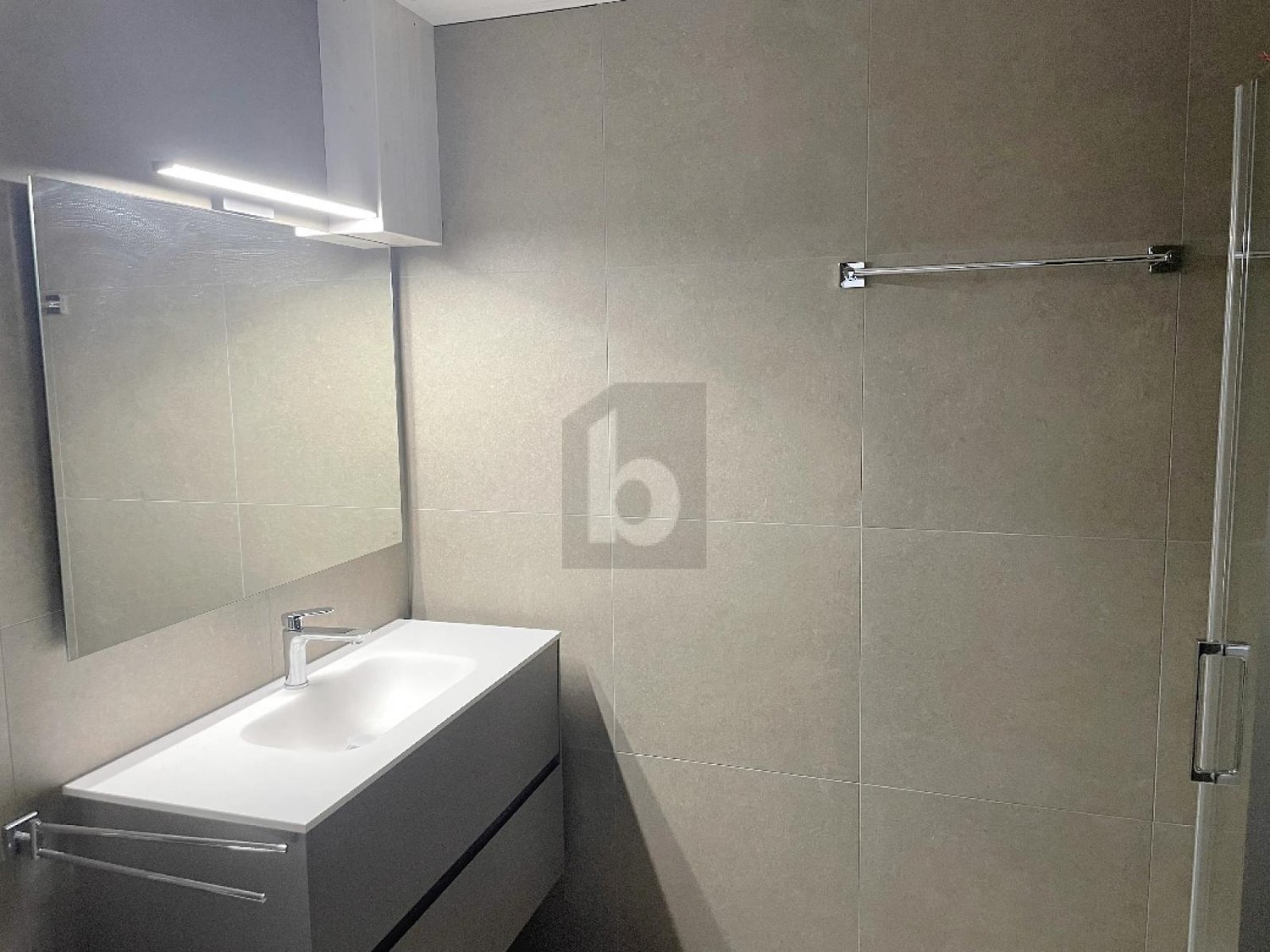 ESPACE LUMINEUX ET CONFORT - Bild 5