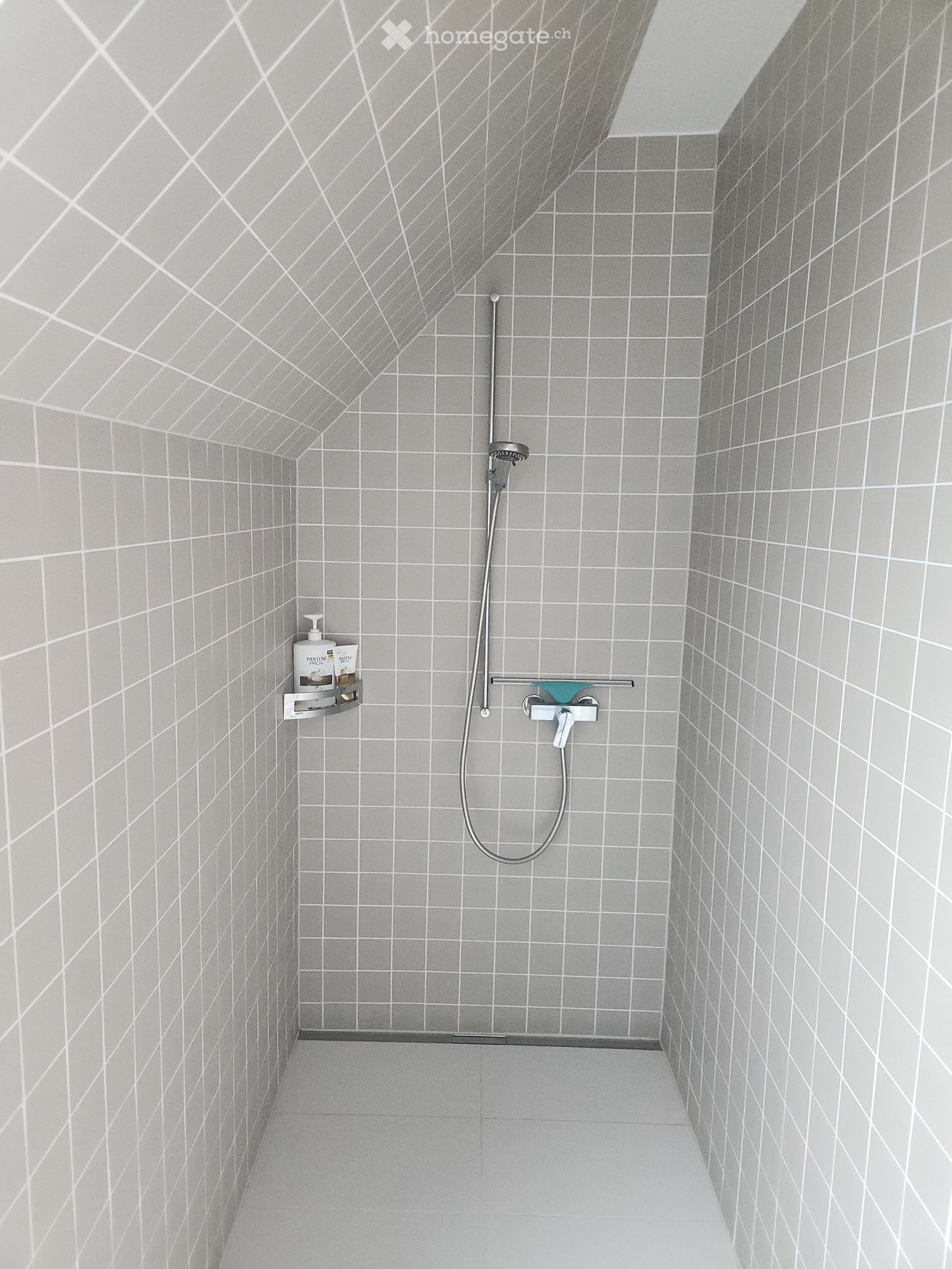 Modern 3-Room Apartment with Stunning Views in New Volketswil Development - Bild 5