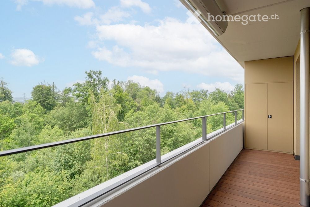 Charming 2.5-Room Apartment with Balcony and Panoramic View in Cham - Bild 3