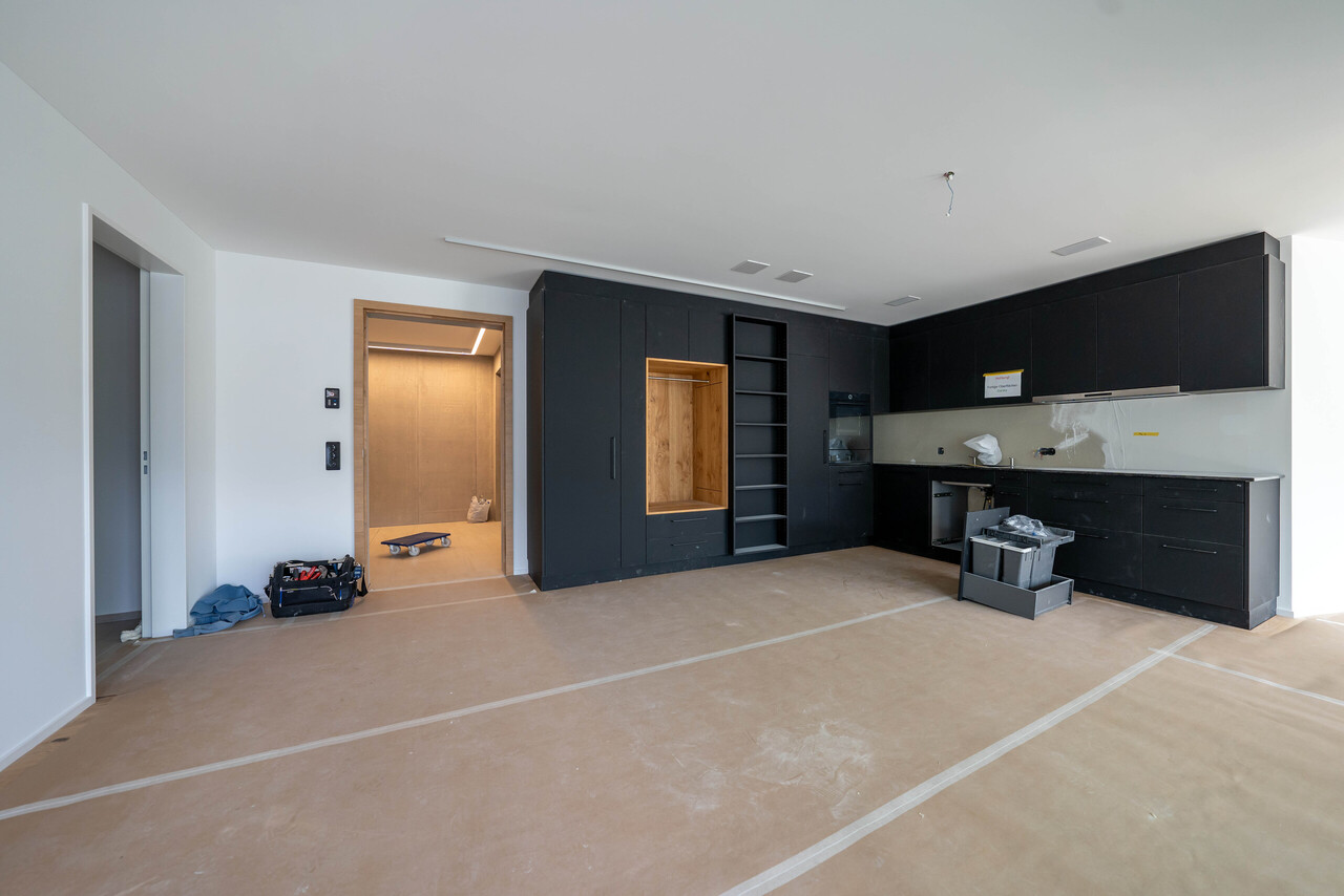 Moderne 2.5-Zimmer-Wohnung mit hochwertigem Ausbau und Loggia - Bild 2