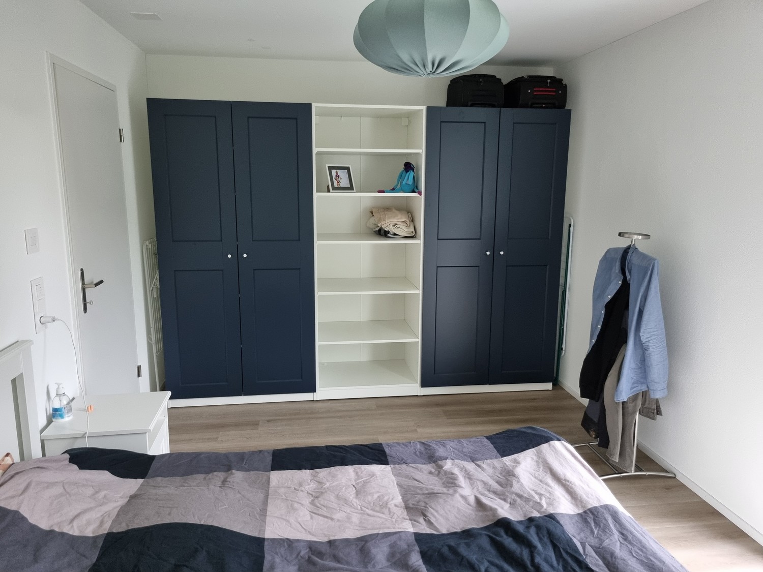 Modern and quiet 3.5-room apartment in central Kloten - Bedroom