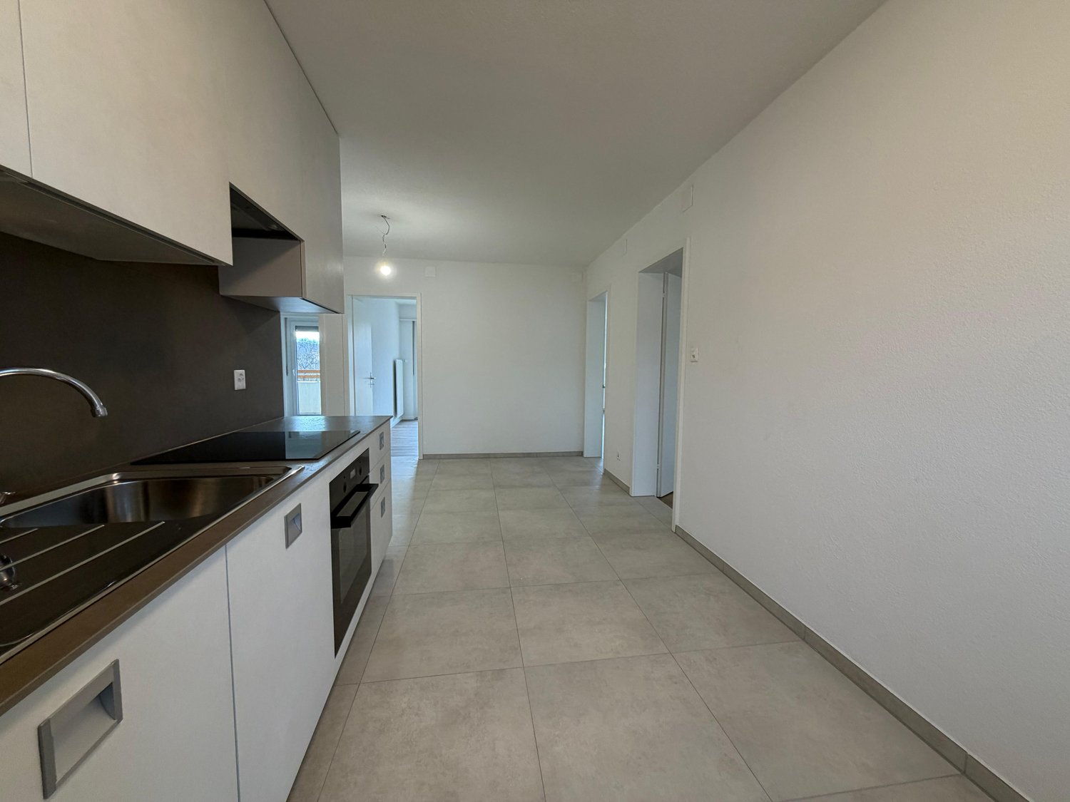 Moderne 4-Zimmer Dachgeschoss Wohnung – Erstbezug nach hochwertiger Kernsanierung - Bild 2