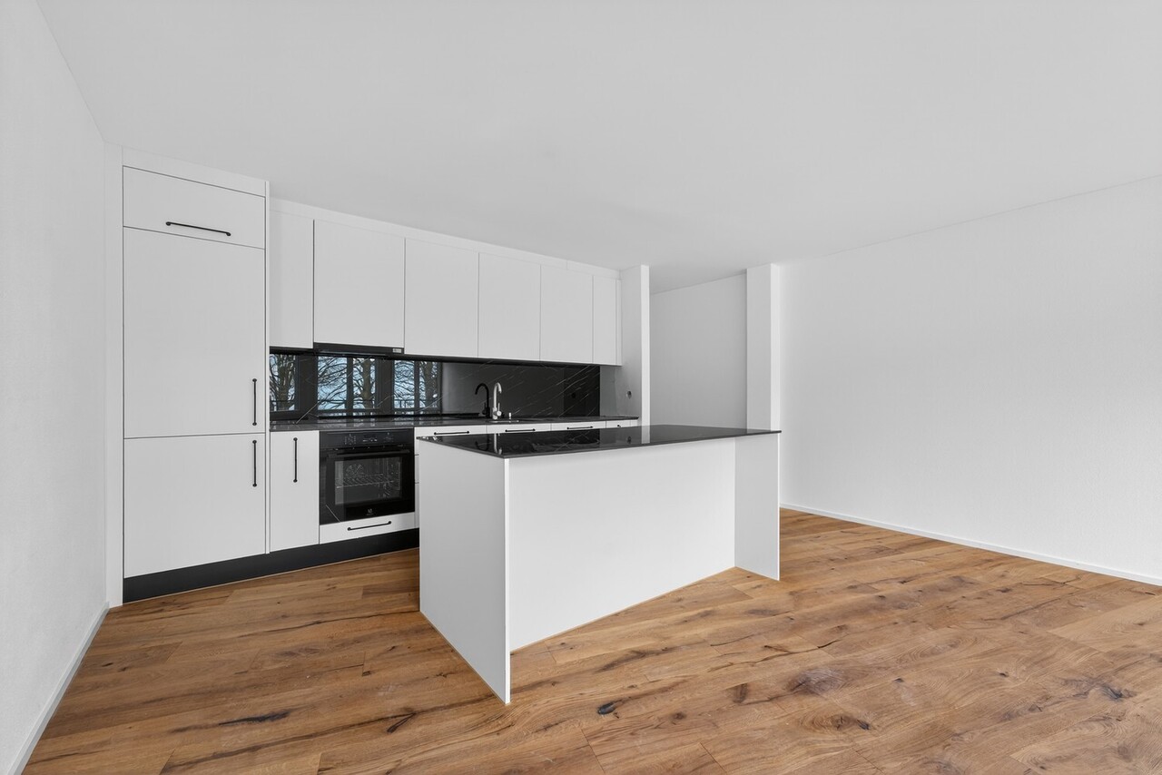 Erstvermietung: Kernsarnierte 3.5-Zimmer-Wohnung mit Berg & Seeblick - Bild 7