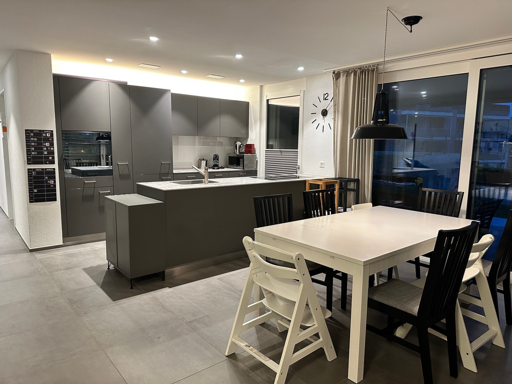 Moderne 5.5-Zimmer-Erdgeschosswohnung mit Terrasse - Küche