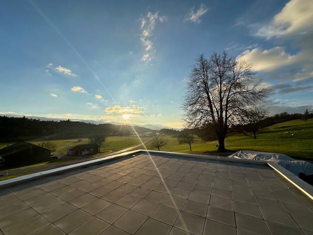 ERSTVERMIETUNG / 4 1/2- bis 5-Zimmer-Hausteil im Grünen mit Panoramablick - Bild 5