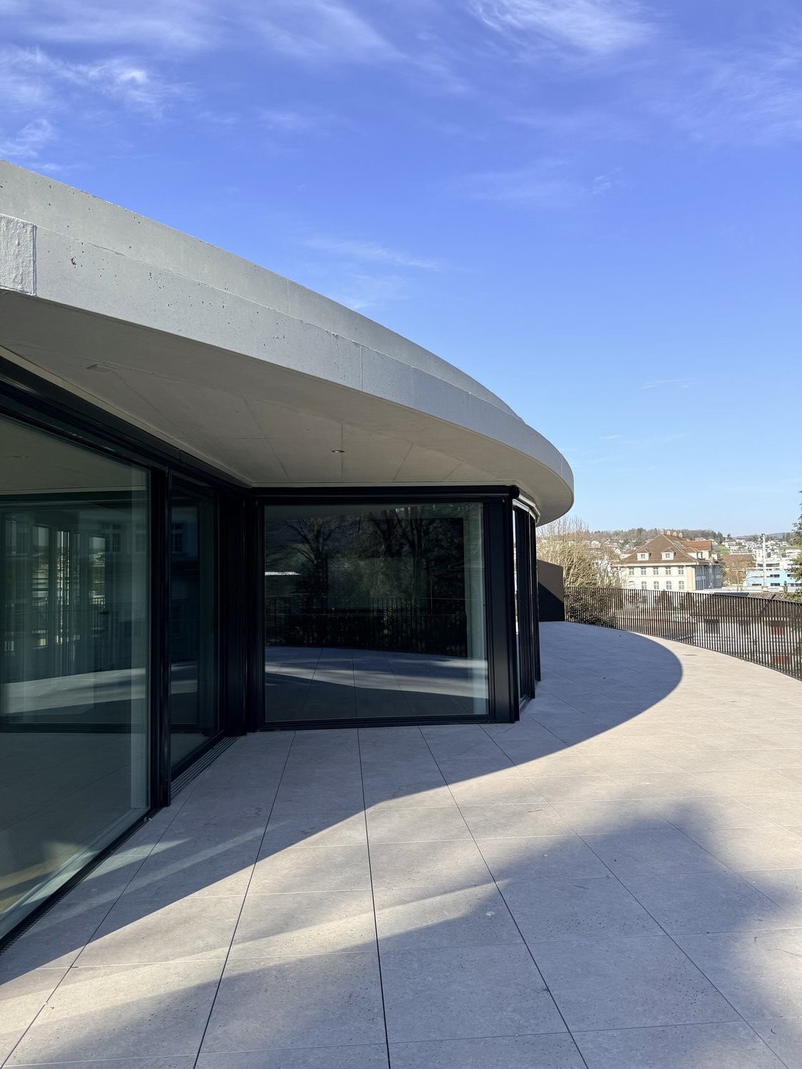 Exklusive 3.5-Zimmer-Attikawohnung mit grosser Terrasse - Terrasse