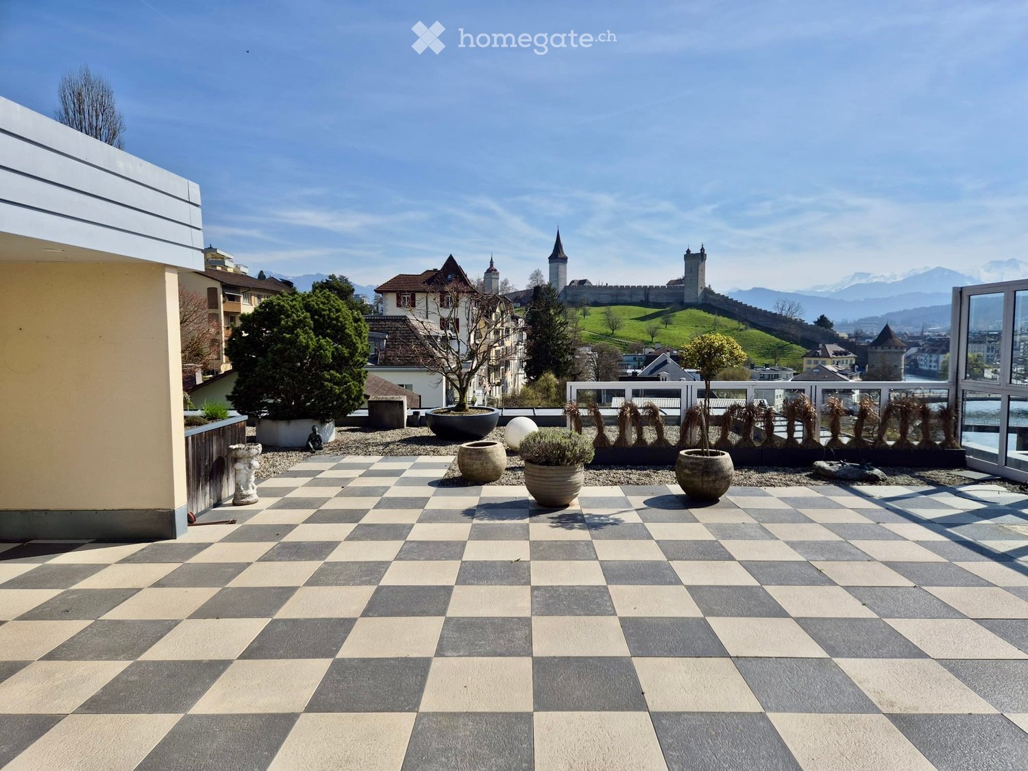 Grosszügige 4.5-Zimmer-Dachwohnung mit Bergblick in Luzern - Bild 1